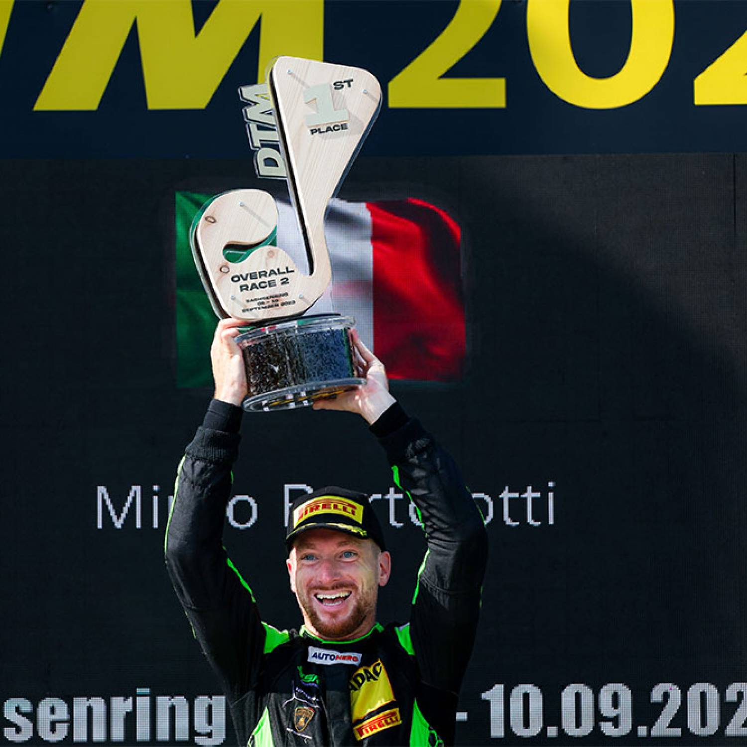 Dritter Saisonsieg und wieder Spitzenreiter: Mirko Bortolotti jubelt am Sachsenring