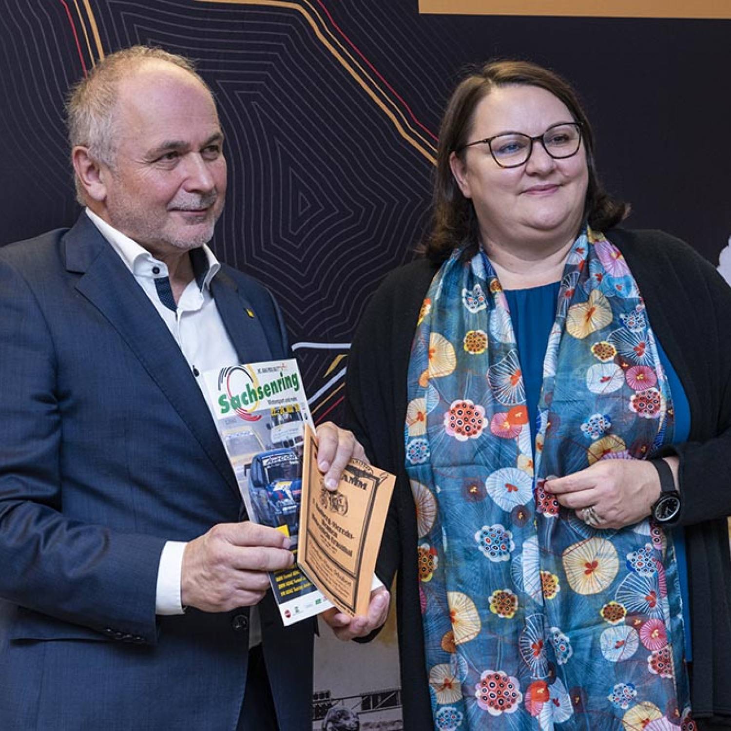 ADAC Sachsen und SLUB Dresden digitalisieren erstmals historische Dokumente des Sachsenrings 